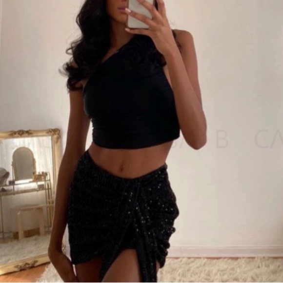 NEW💫to CASA B | Nahla Ruched One shoulder Cropped Top Black blouse - Picture 4 of 5